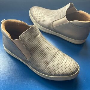 Natural Soul 8.5 SOUL Naturalizer Slip-On Mid-Top Comfort Perforated